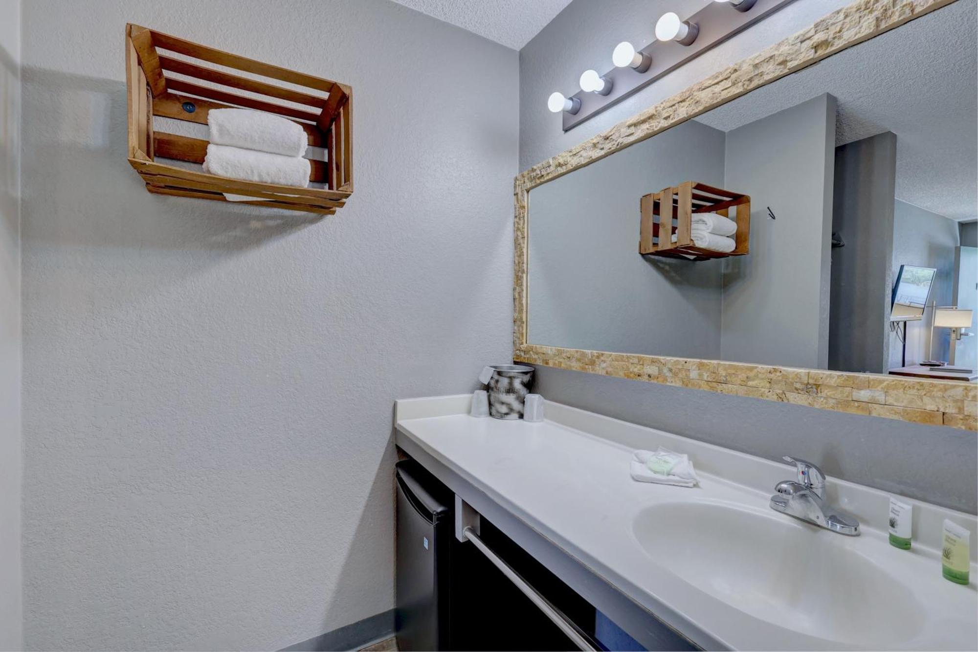 The Infusion Club Hotel Palm Springs